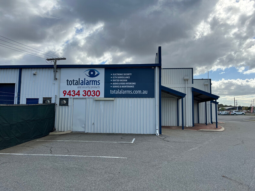 Fantastic Frontage Exposure for this 113sqm Office/Showroom/Workshop/Warehouse