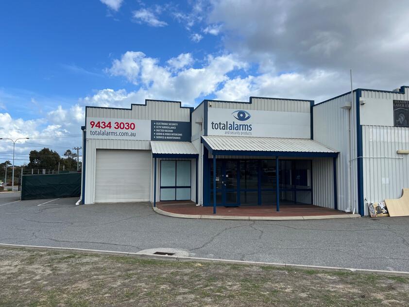Fantastic Frontage Exposure for this 113sqm Office/Showroom/Workshop/Warehouse