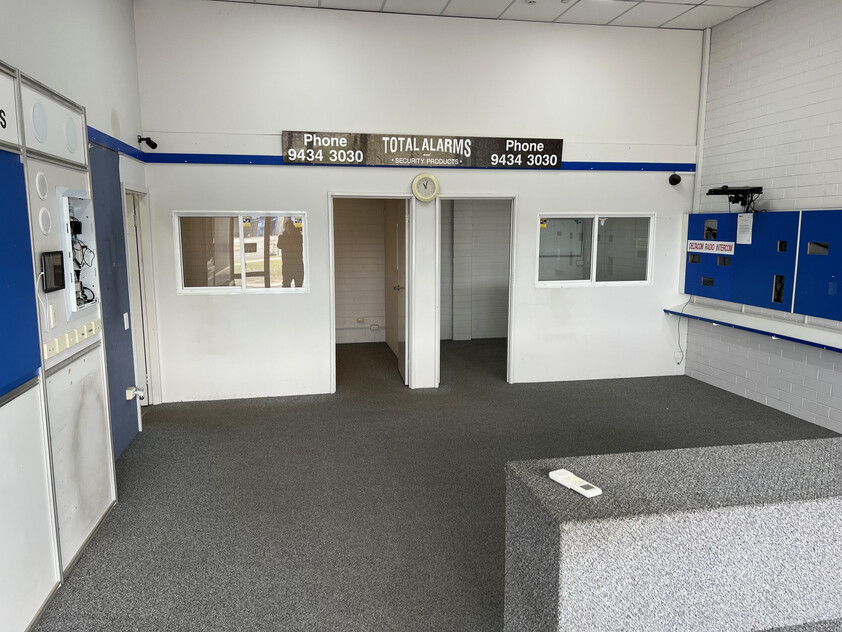 Fantastic Frontage Exposure for this 113sqm Office/Showroom/Workshop/Warehouse