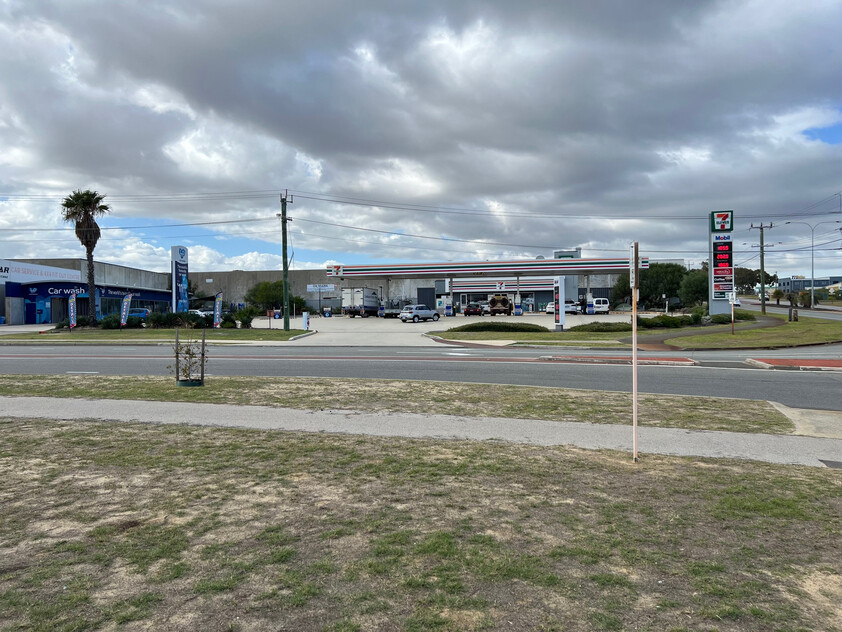Fantastic Frontage Exposure for this 113sqm Office/Showroom/Workshop/Warehouse