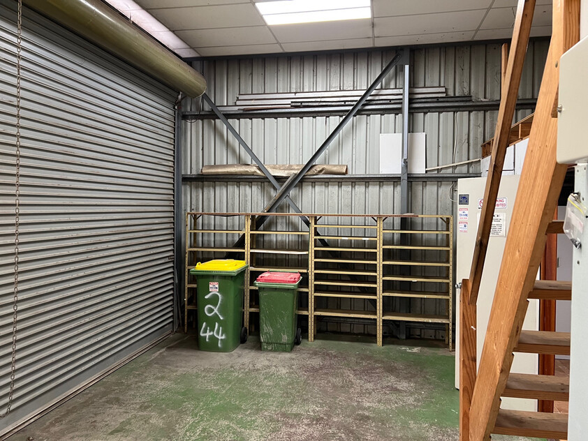 Fantastic Frontage Exposure for this 113sqm Office/Showroom/Workshop/Warehouse