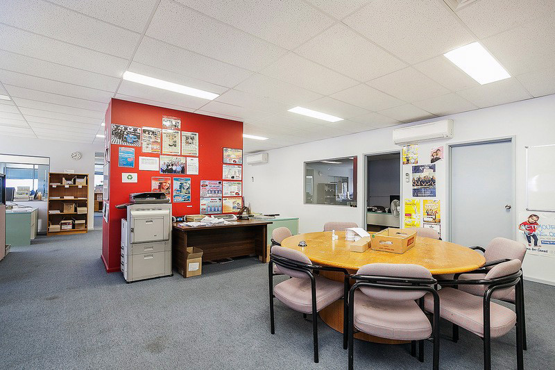 Excellent Office/Warehouse space!