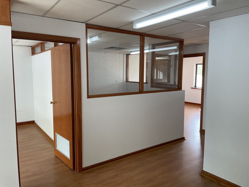 Prominent & Prime 2-Level Commercial/Retail Building