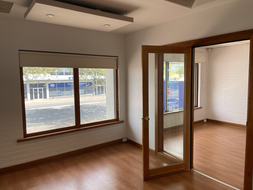 Prominent & Prime 2-Level Commercial/Retail Building