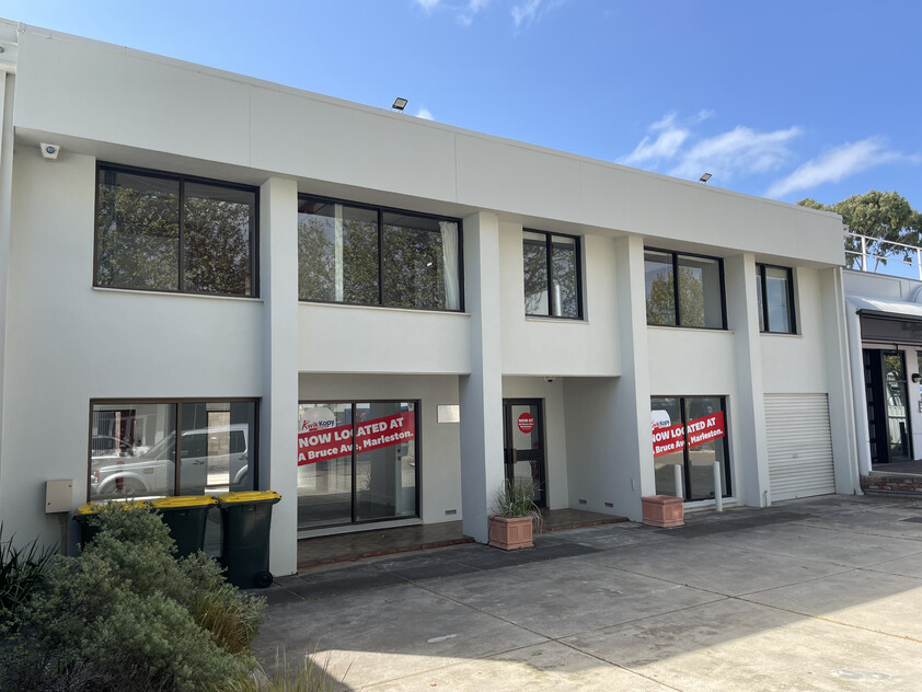 Prominent & Prime 2-Level Commercial/Retail Building