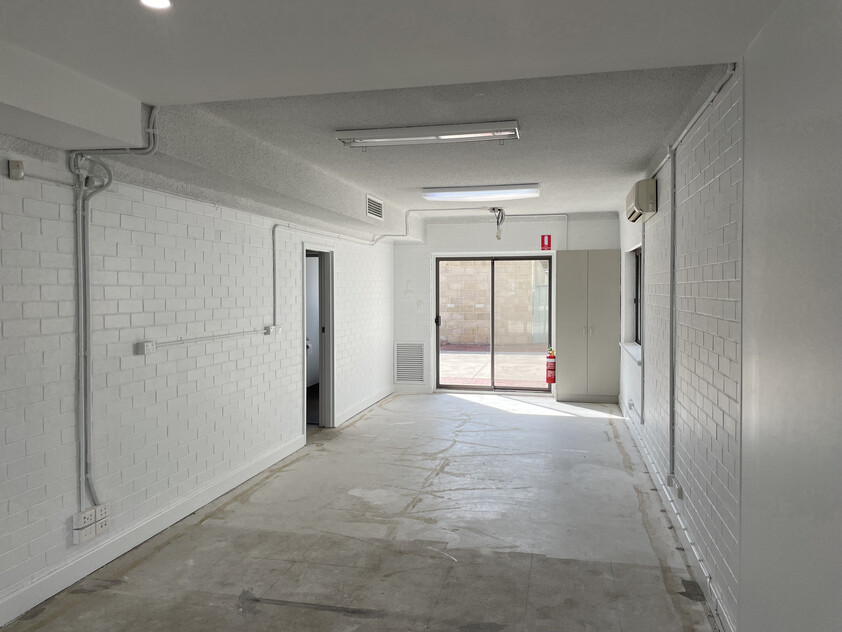 Prominent & Prime 2-Level Commercial/Retail Building