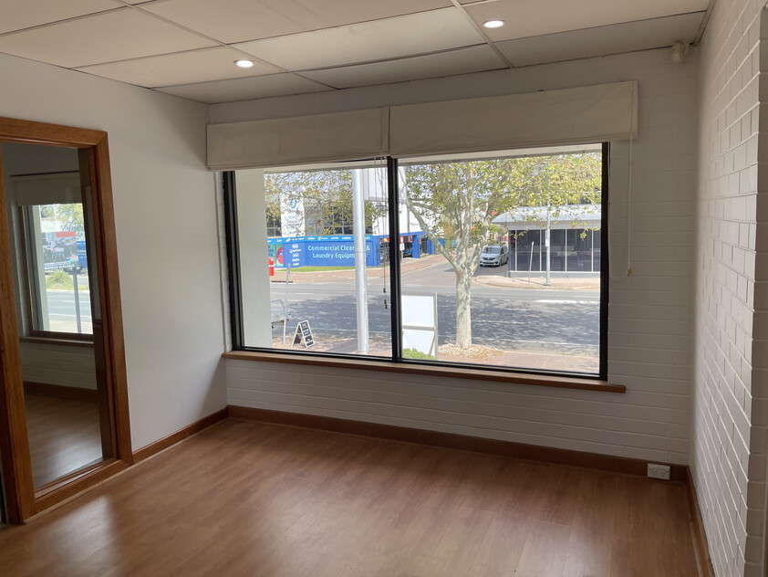 Prominent & Prime 2-Level Commercial/Retail Building