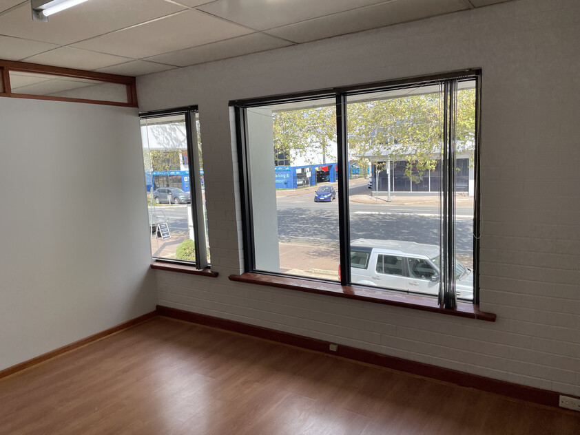Prominent & Prime 2-Level Commercial/Retail Building
