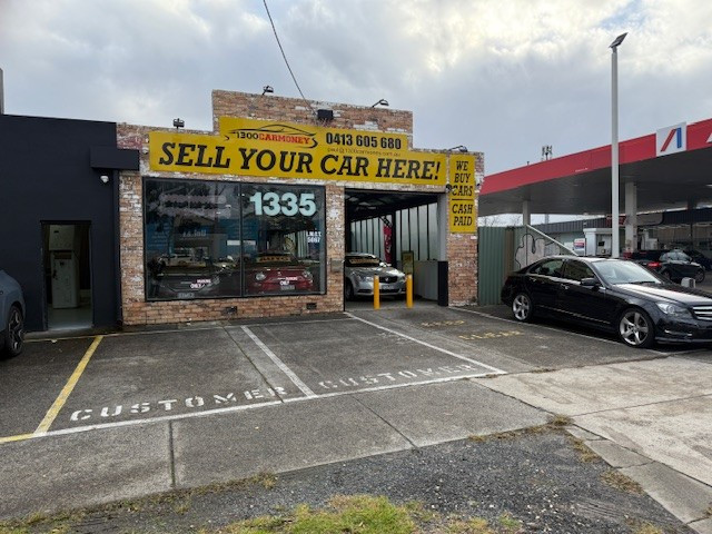 MAIN ROAD FRONTAGE WITH 40,000 CARS PASSING EVERY DAY, RECENT NEW ROOF AND BATHROOM WITH SHOWER.