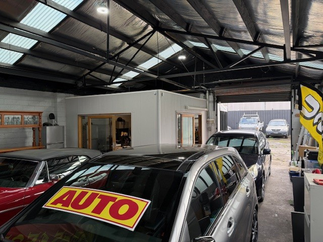 MAIN ROAD FRONTAGE WITH 40,000 CARS PASSING EVERY DAY, RECENT NEW ROOF AND BATHROOM WITH SHOWER.