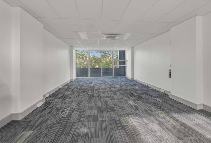 Superb Modern Office overlooking golf course