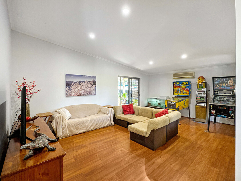Family Comfort, Entertainer’s Paradise & Stunning Mt Gillen Views