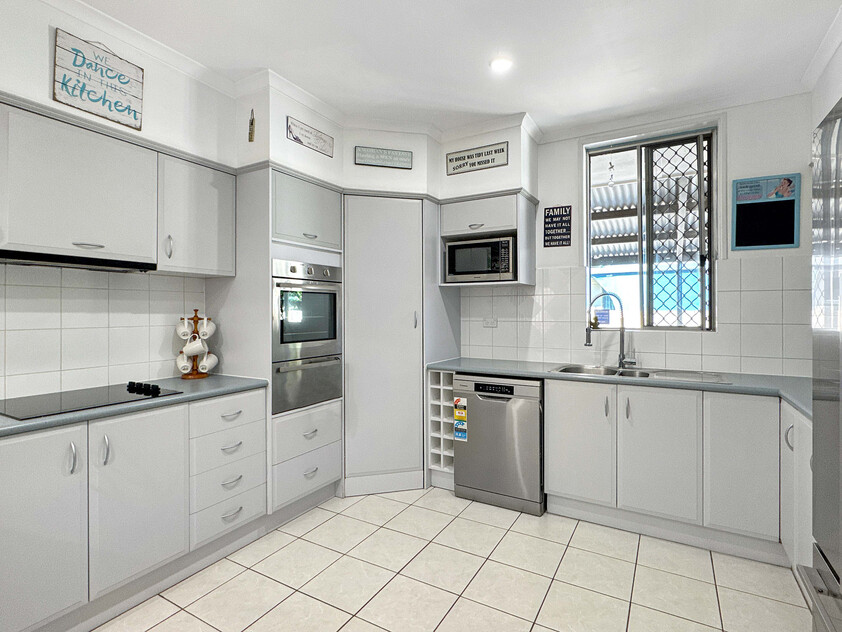 Family Comfort, Entertainer’s Paradise & Stunning Mt Gillen Views