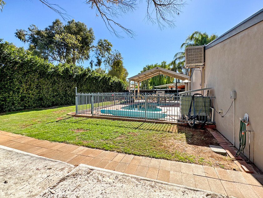 Family Comfort, Entertainer’s Paradise & Stunning Mt Gillen Views