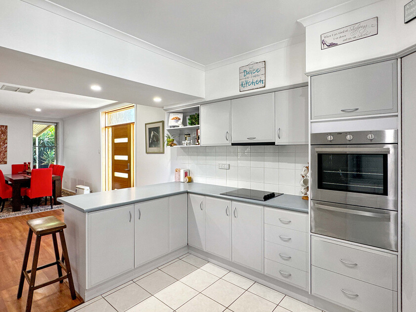 Family Comfort, Entertainer’s Paradise & Stunning Mt Gillen Views
