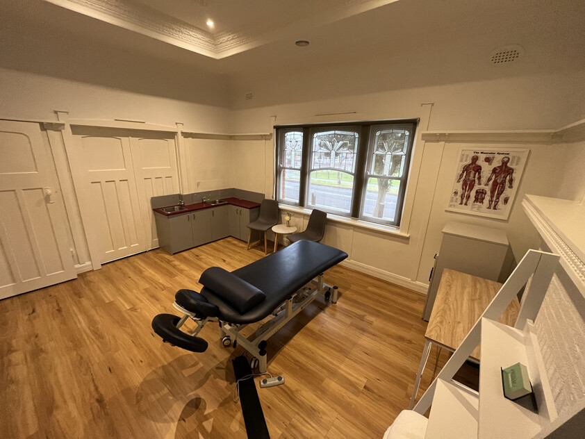 Ready-to-Use Consulting Room in Prime Dandenong All-Inclusive