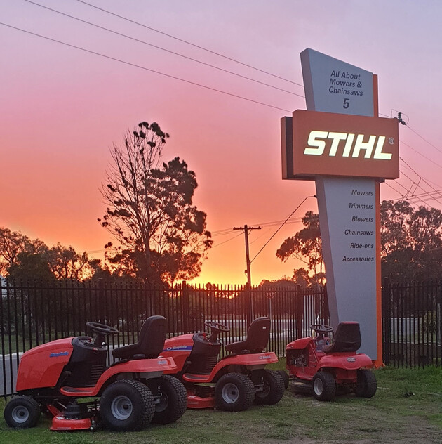 FREEHOLD SALE : 3 WAREHOUSES ON 4491SQM INDUSTRIAL 1 ZONED LAND WITH QUALITY CHAINSAW BUSINESS