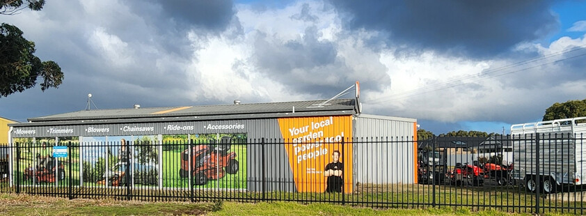 FREEHOLD SALE : 3 WAREHOUSES ON 4491SQM INDUSTRIAL 1 ZONED LAND WITH QUALITY CHAINSAW BUSINESS