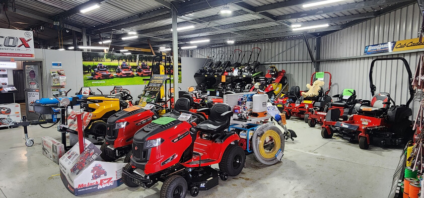 FREEHOLD SALE : 3 WAREHOUSES ON 4491SQM INDUSTRIAL 1 ZONED LAND WITH QUALITY CHAINSAW BUSINESS