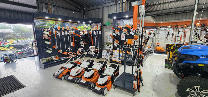 FREEHOLD SALE : 3 WAREHOUSES ON 4491SQM INDUSTRIAL 1 ZONED LAND WITH QUALITY CHAINSAW BUSINESS