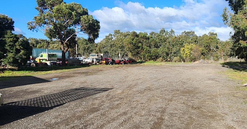 FREEHOLD SALE : 3 WAREHOUSES ON 4491SQM INDUSTRIAL 1 ZONED LAND WITH QUALITY CHAINSAW BUSINESS