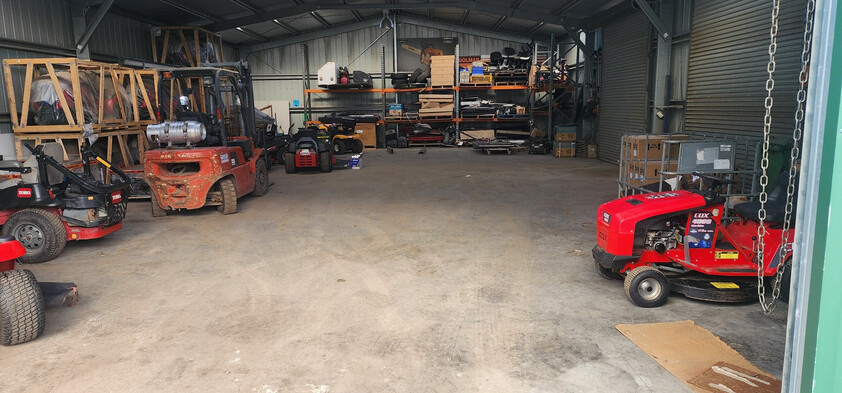 FREEHOLD SALE : 3 WAREHOUSES ON 4491SQM INDUSTRIAL 1 ZONED LAND WITH QUALITY CHAINSAW BUSINESS