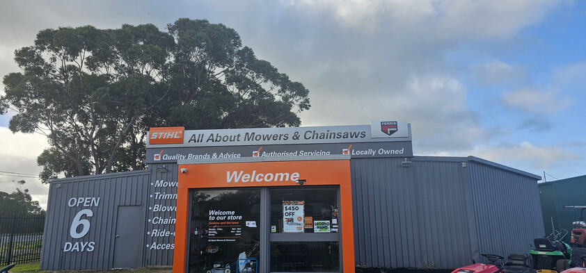 FREEHOLD SALE : 3 WAREHOUSES ON 4491SQM INDUSTRIAL 1 ZONED LAND WITH QUALITY CHAINSAW BUSINESS
