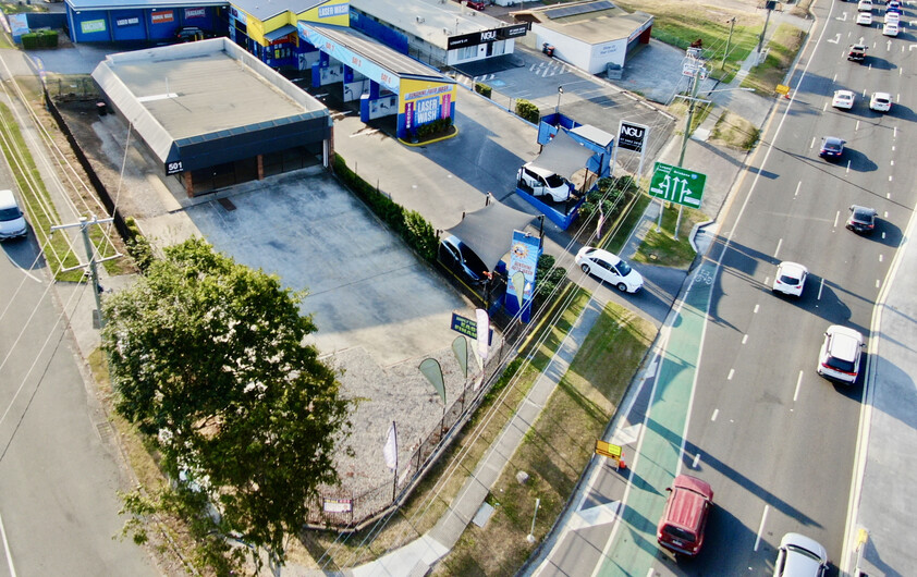 For Lease: Large block Commercial building with heaps potentials