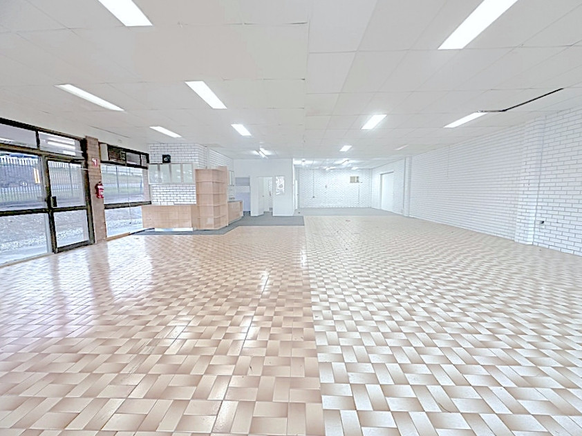 For Lease: Large block Commercial building with heaps potentials