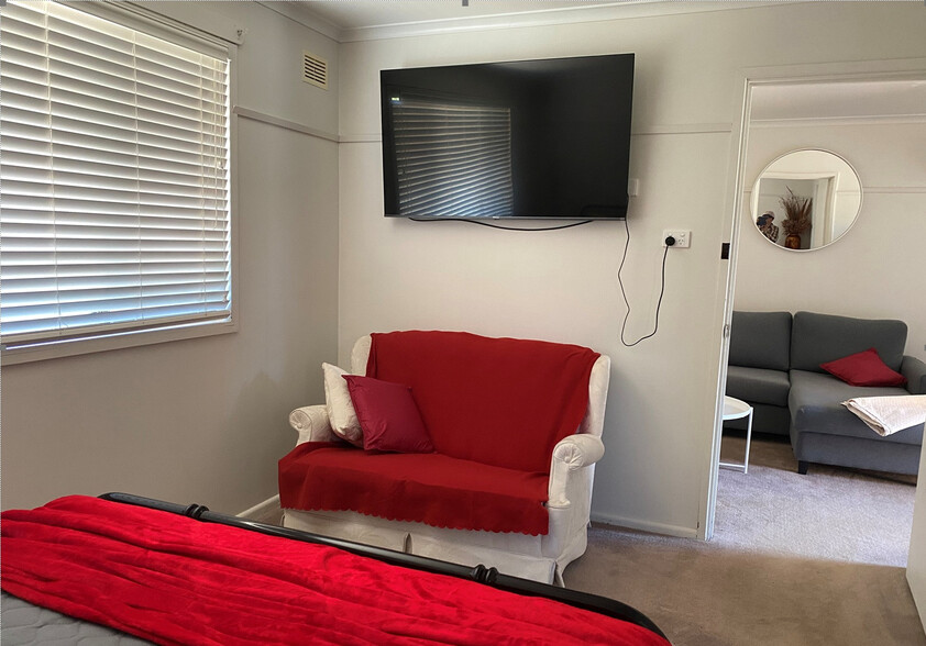 SERVICED APARTMENTS WITH 100% OCCUPANCY RATES - SELLING FREEHOLD