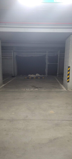 Prime Retail Space for Lease - 179m2 with 4.8m High Ceilings - First 4 Months Free