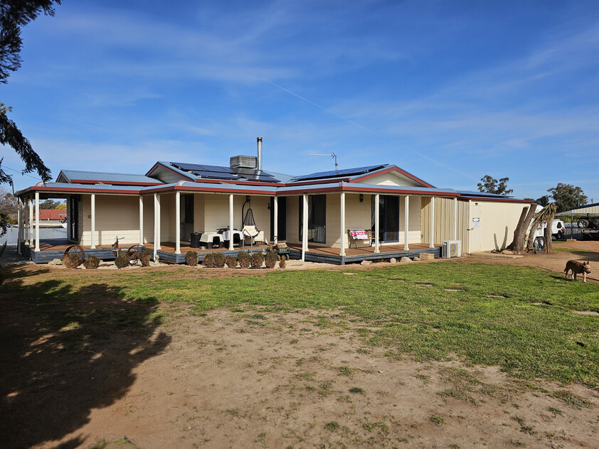 3 bedroom house on 1/2 acre block