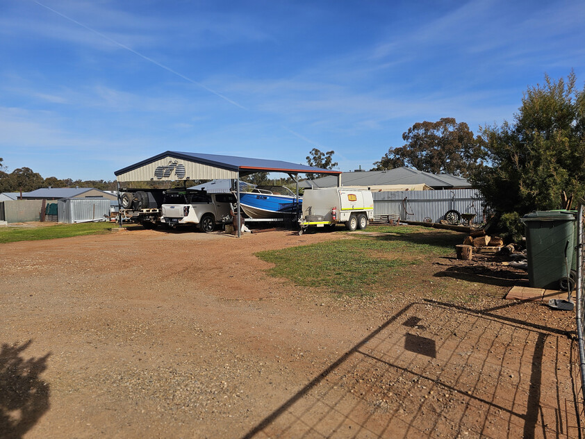 3 bedroom house on 1/2 acre block