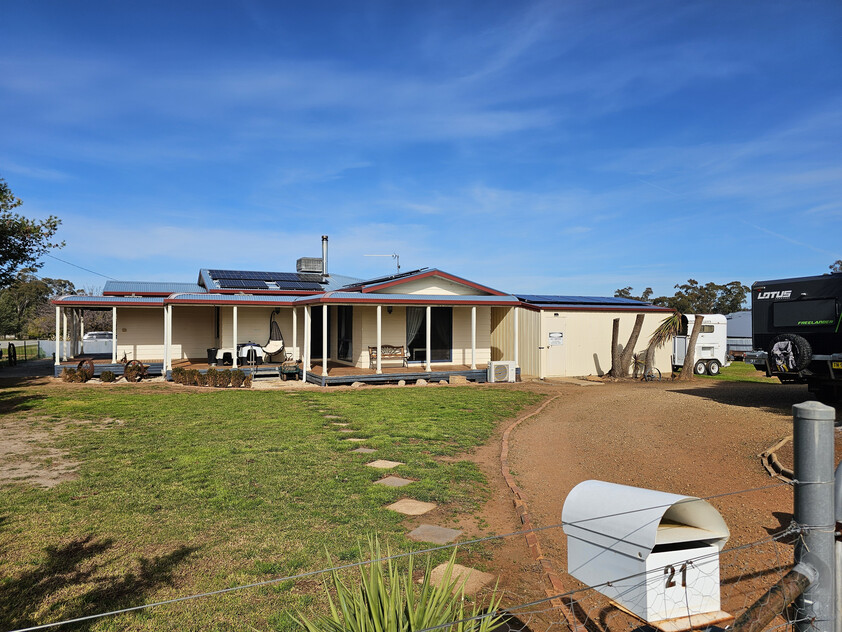 3 bedroom house on 1/2 acre block