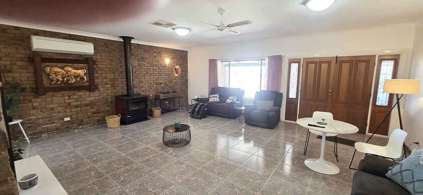 Property with 2 Residences & 2 Galleries on 6.5 acres