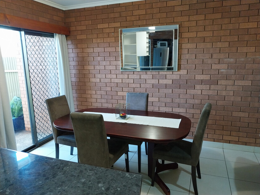 Charming Townhouse in Katherine East