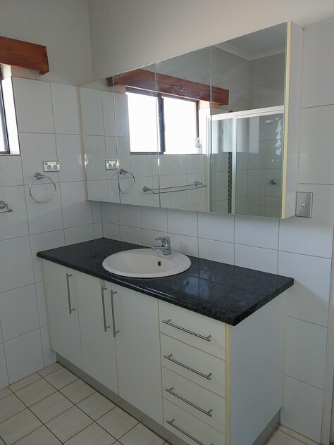 Charming Townhouse in Katherine East