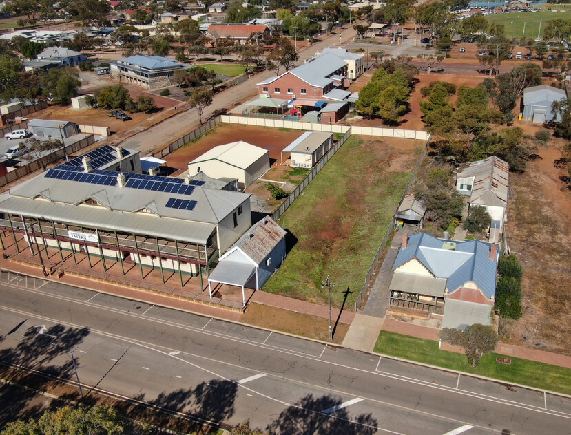 Commercial Development Opportunity plus a rental return!