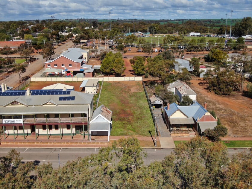 Commercial Development Opportunity plus a rental return!