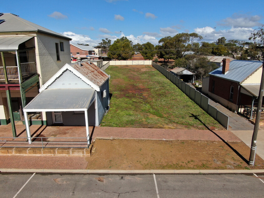 Commercial Development Opportunity plus a rental return!