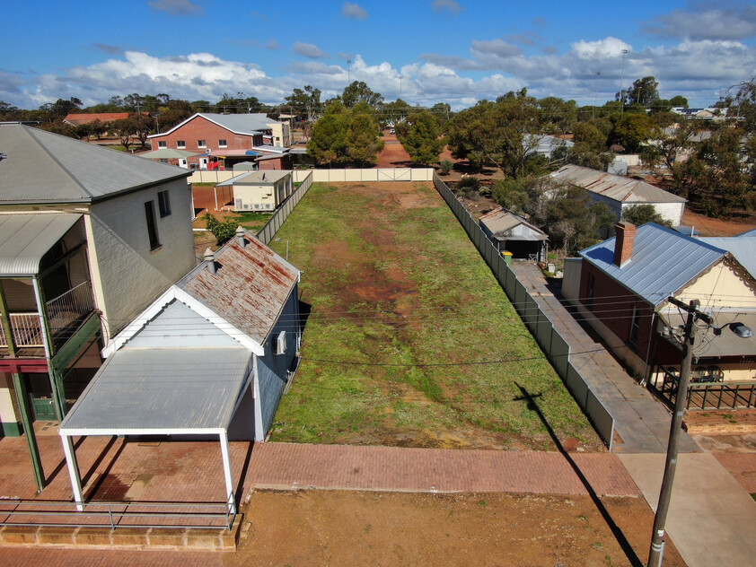 Commercial Development Opportunity plus a rental return!