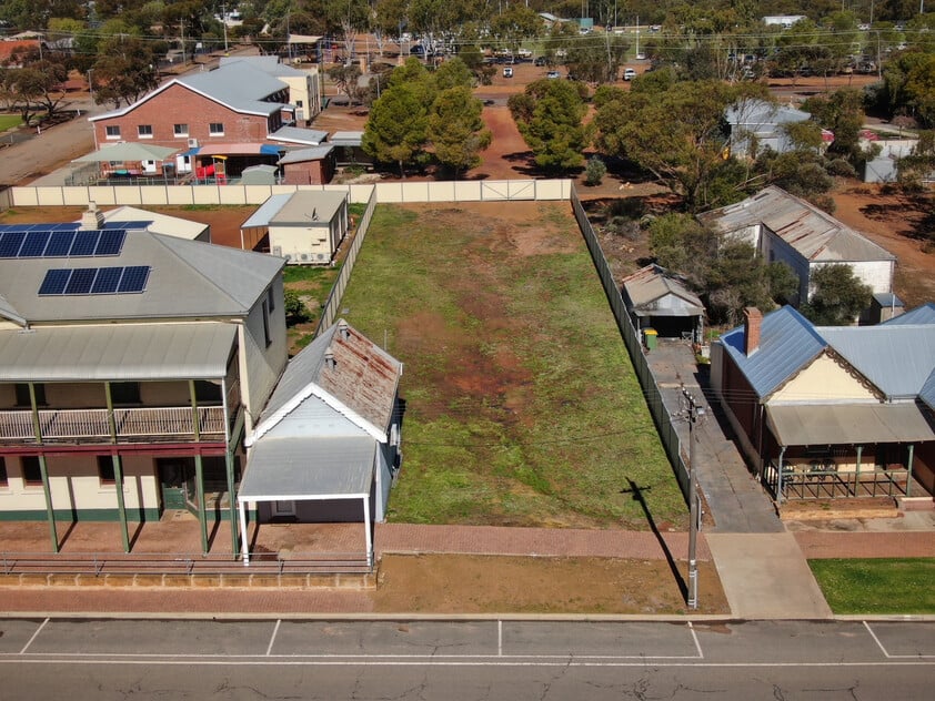 Commercial Development Opportunity plus a rental return!