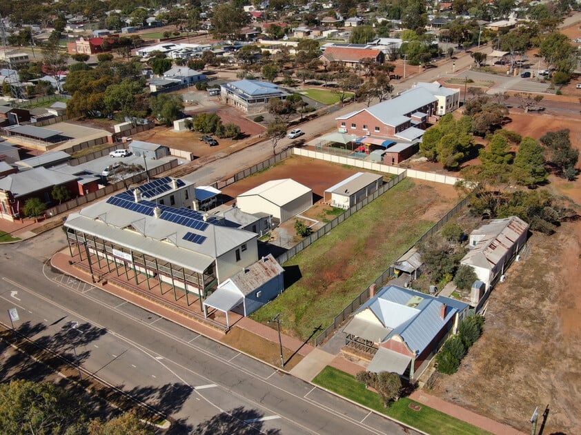 Commercial Development Opportunity plus a rental return!