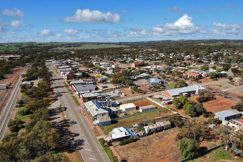 Commercial Development Opportunity plus a rental return!