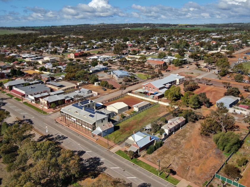 Commercial Development Opportunity plus a rental return!