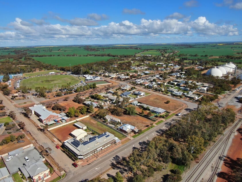 Commercial Development Opportunity plus a rental return!