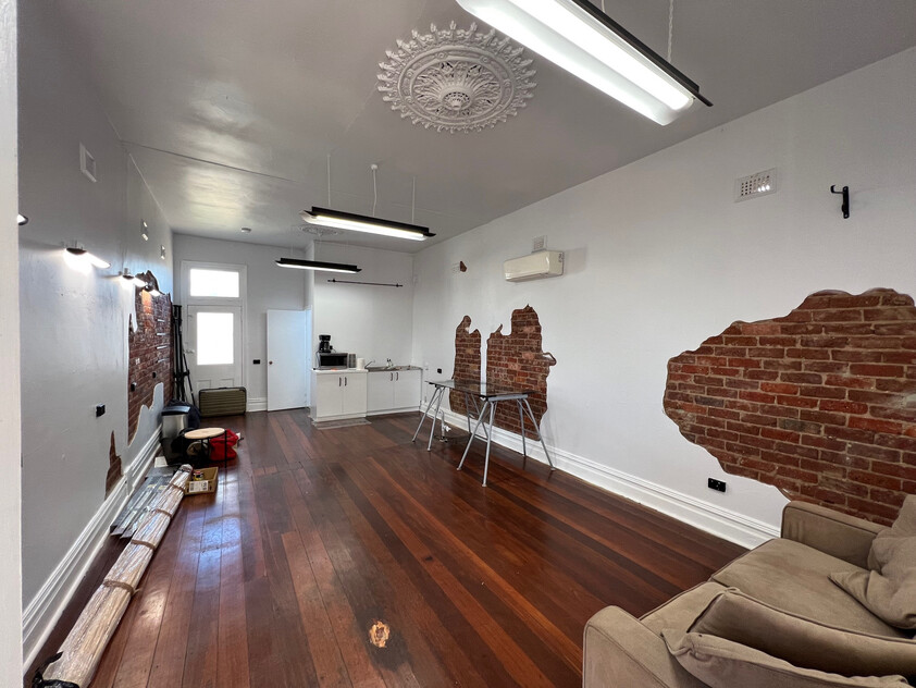 Commercial Development Opportunity plus a rental return!