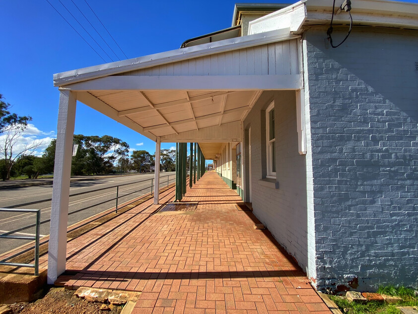Commercial Development Opportunity plus a rental return!