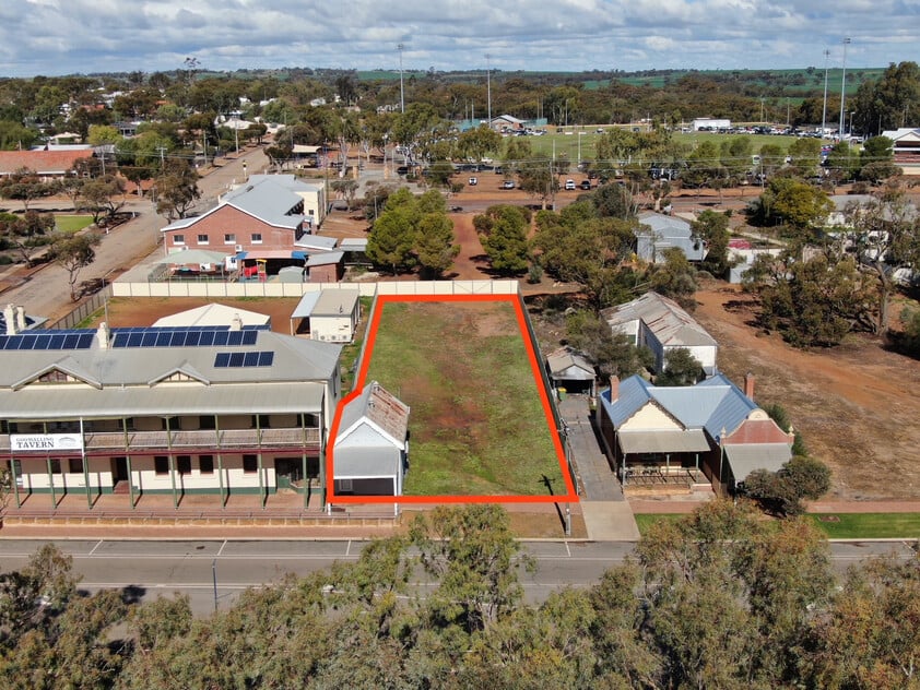 Commercial Development Opportunity plus a rental return!