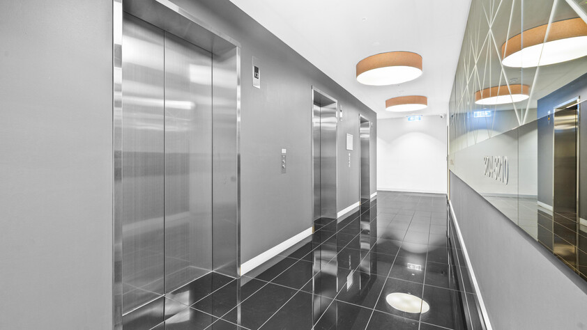 Stylish Southbank Apartment with Premium Amenities & City Convenience